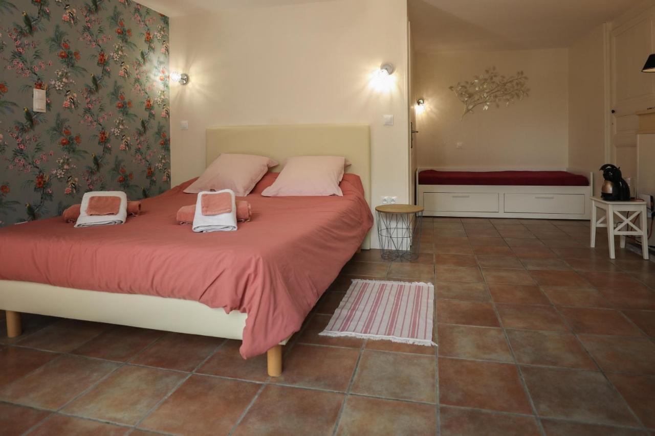 Au Pays De Jacquou : Chambre D'Hotes Et Table D'Hotes Fossemagne Экстерьер фото